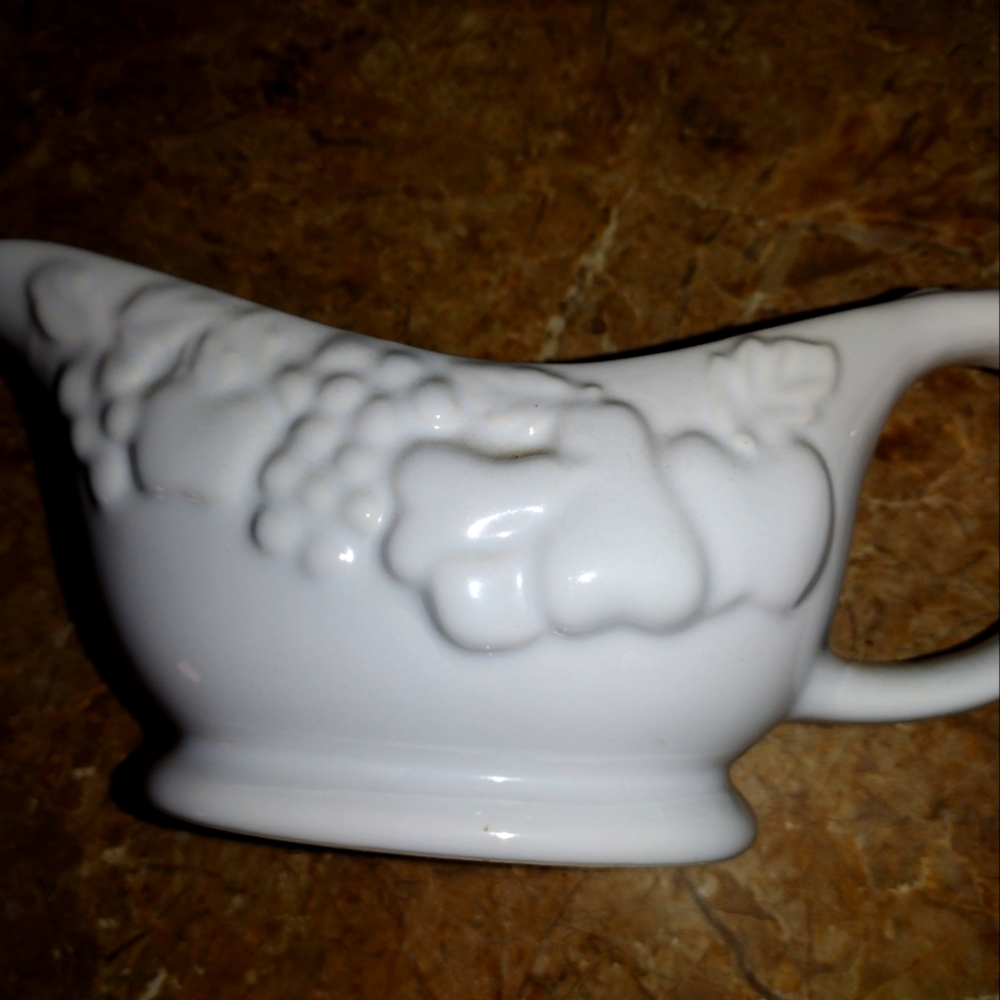 Gibson Designs Fruit Gravy Boat